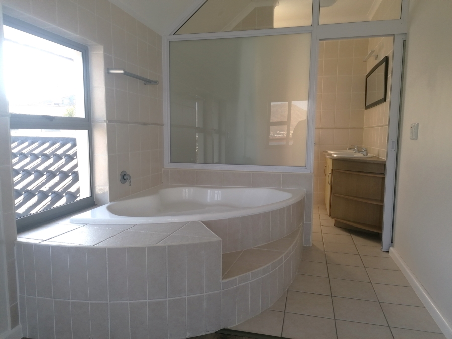 To Let 4 Bedroom Property for Rent in Glencairn Heights Western Cape